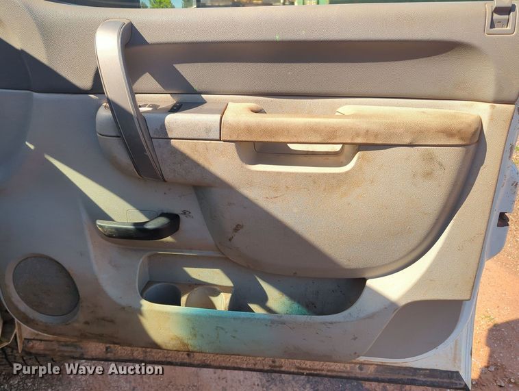 image for item MY9359 2013 GMC Sierra 2500HD  Crew Cab pickup truck