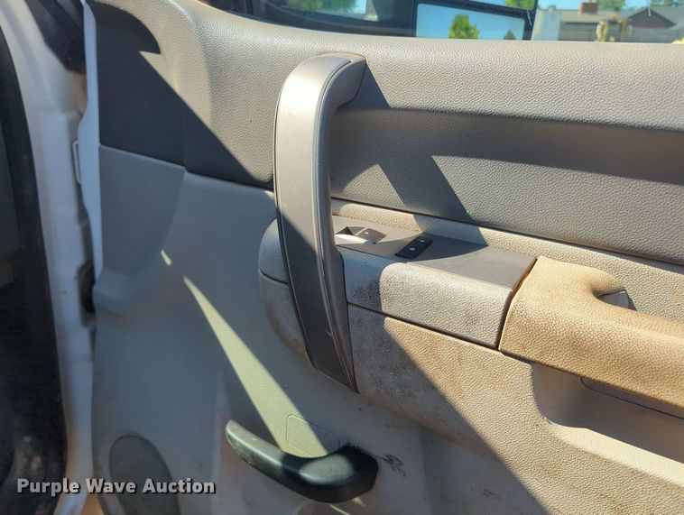 image for item MY9359 2013 GMC Sierra 2500HD  Crew Cab pickup truck