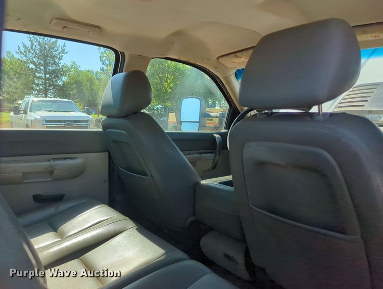 image for item MY9359 2013 GMC Sierra 2500HD  Crew Cab pickup truck