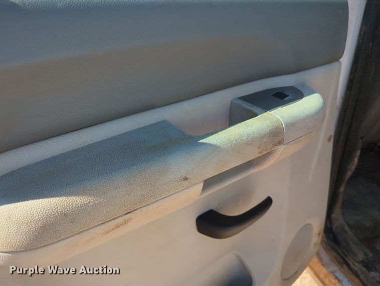 image for item MY9359 2013 GMC Sierra 2500HD  Crew Cab pickup truck