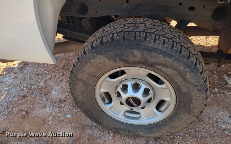 image for item MY9359 2013 GMC Sierra 2500HD  Crew Cab pickup truck