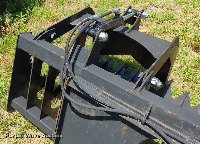 image for item MY9369 Skid steer grapple bucket