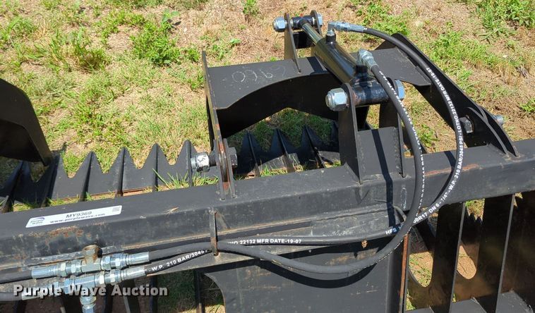 image for item MY9369 Skid steer grapple bucket