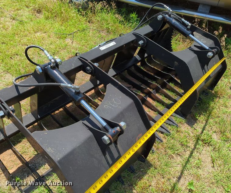 image for item MY9369 Skid steer grapple bucket