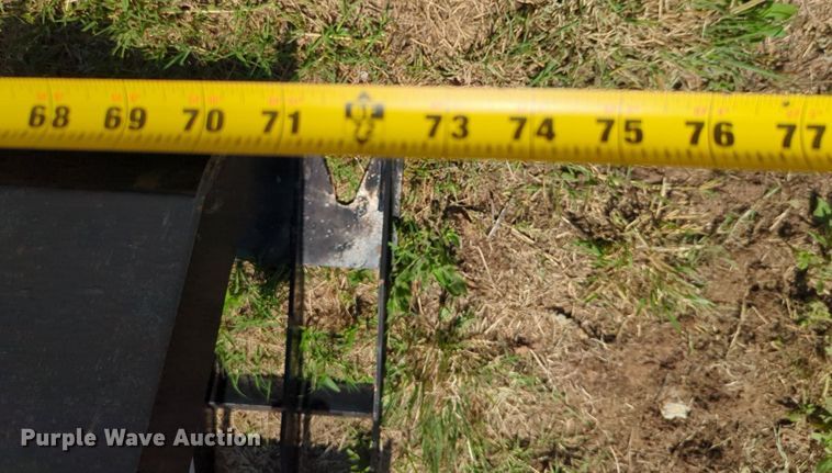 image for item MY9369 Skid steer grapple bucket