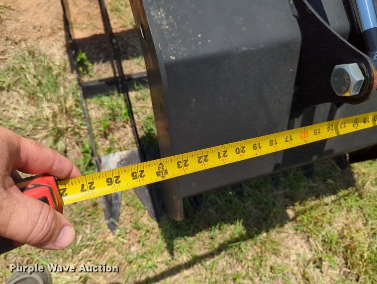 image for item MY9369 Skid steer grapple bucket