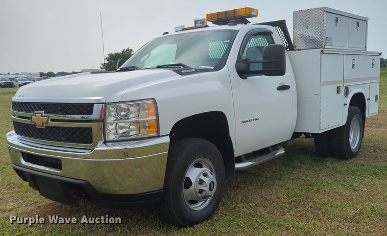 image for item MY9372 2011 Chevrolet 3500HD  utility bed pickup truck