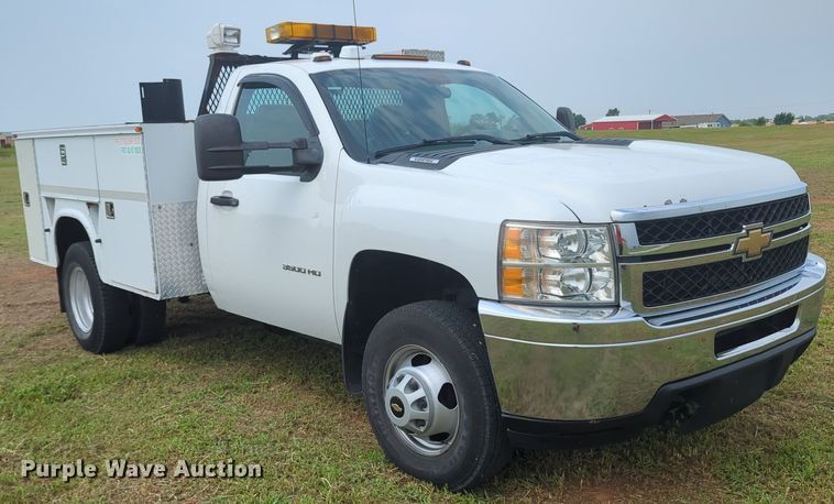 image for item MY9372 2011 Chevrolet 3500HD  utility bed pickup truck