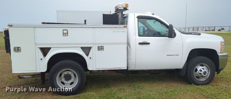image for item MY9372 2011 Chevrolet 3500HD  utility bed pickup truck
