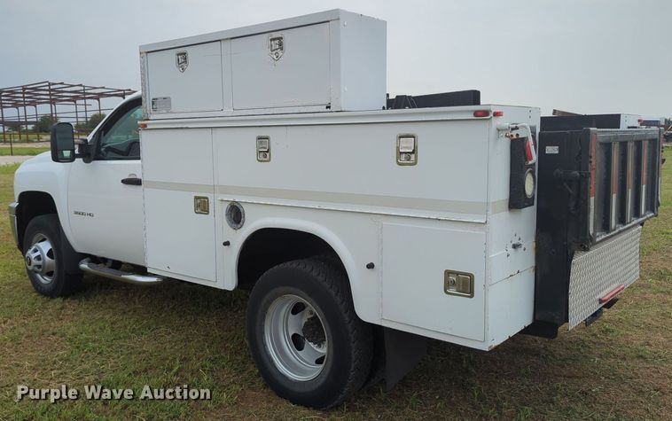 image for item MY9372 2011 Chevrolet 3500HD  utility bed pickup truck