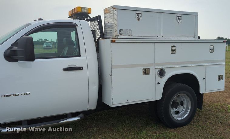 image for item MY9372 2011 Chevrolet 3500HD  utility bed pickup truck