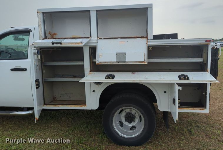 image for item MY9372 2011 Chevrolet 3500HD  utility bed pickup truck