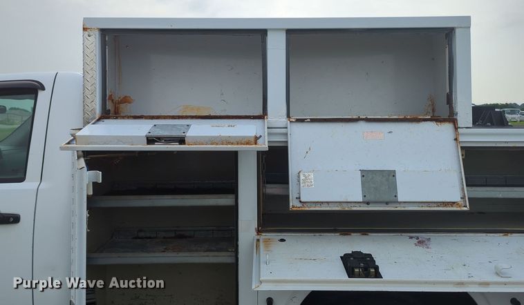 image for item MY9372 2011 Chevrolet 3500HD  utility bed pickup truck