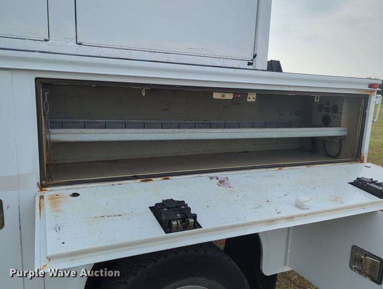 image for item MY9372 2011 Chevrolet 3500HD  utility bed pickup truck