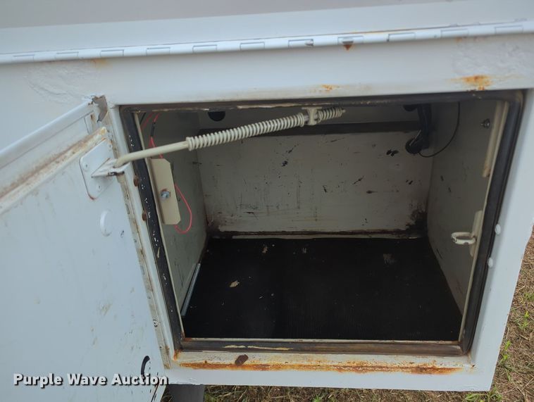 image for item MY9372 2011 Chevrolet 3500HD  utility bed pickup truck