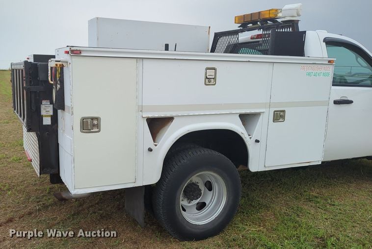 image for item MY9372 2011 Chevrolet 3500HD  utility bed pickup truck