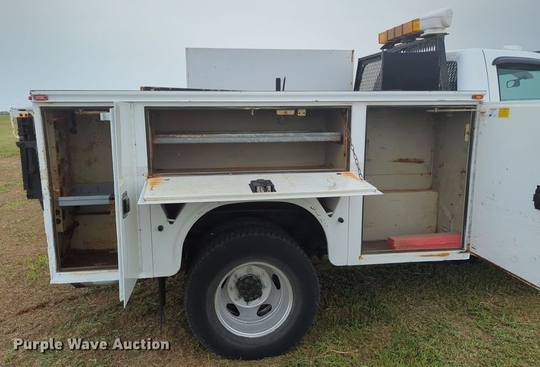 image for item MY9372 2011 Chevrolet 3500HD  utility bed pickup truck