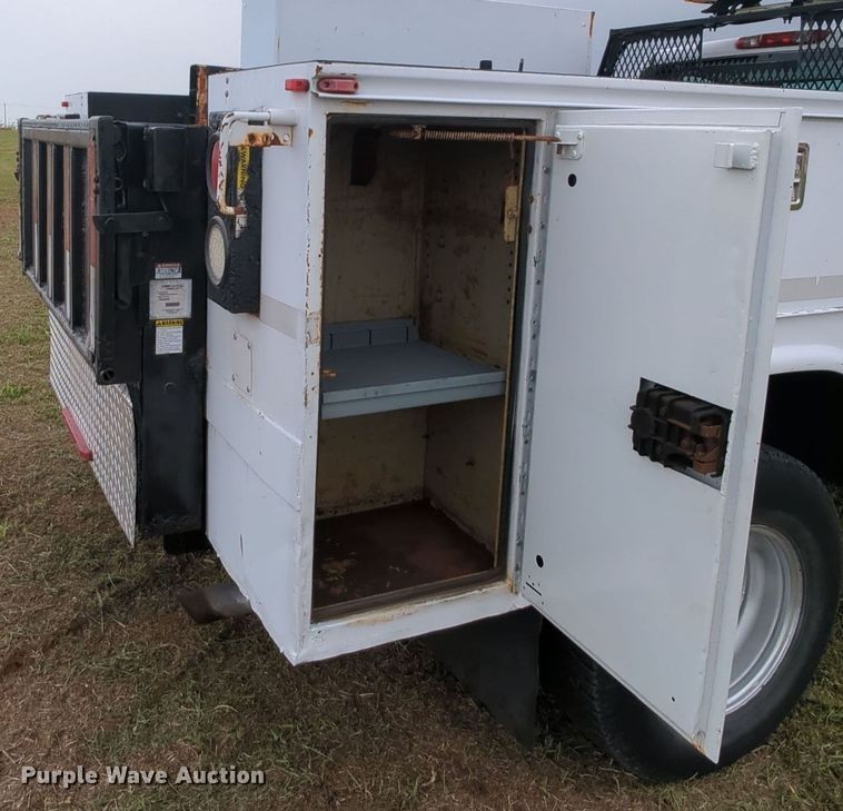 image for item MY9372 2011 Chevrolet 3500HD  utility bed pickup truck