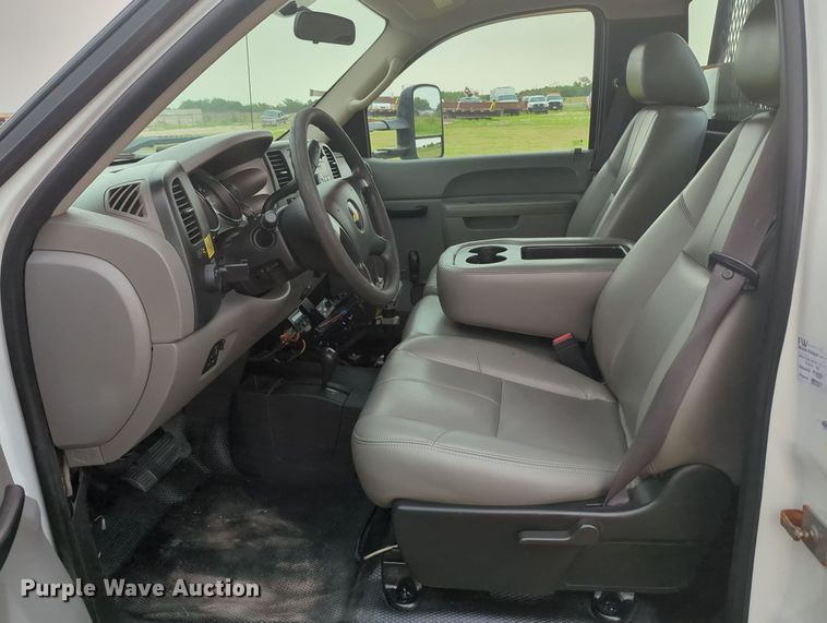 image for item MY9372 2011 Chevrolet 3500HD  utility bed pickup truck