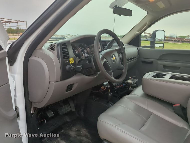 image for item MY9372 2011 Chevrolet 3500HD  utility bed pickup truck