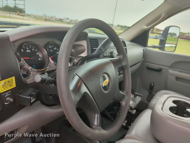 image for item MY9372 2011 Chevrolet 3500HD  utility bed pickup truck