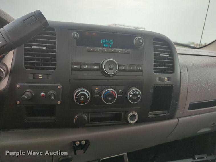 image for item MY9372 2011 Chevrolet 3500HD  utility bed pickup truck