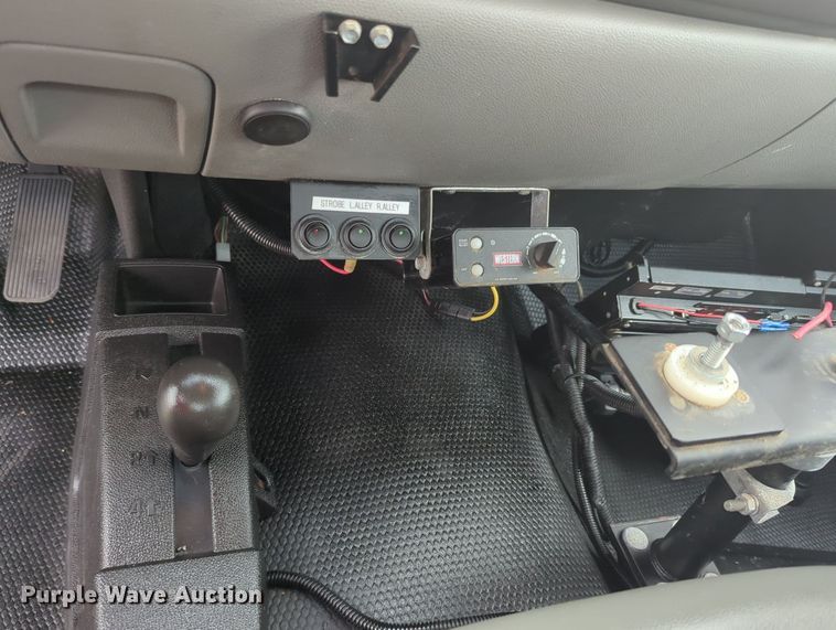 image for item MY9372 2011 Chevrolet 3500HD  utility bed pickup truck