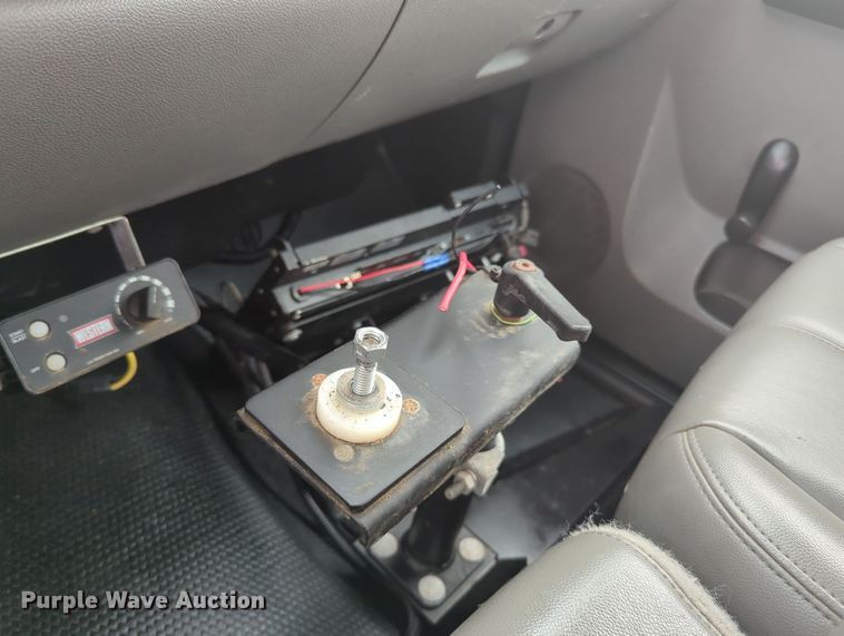 image for item MY9372 2011 Chevrolet 3500HD  utility bed pickup truck