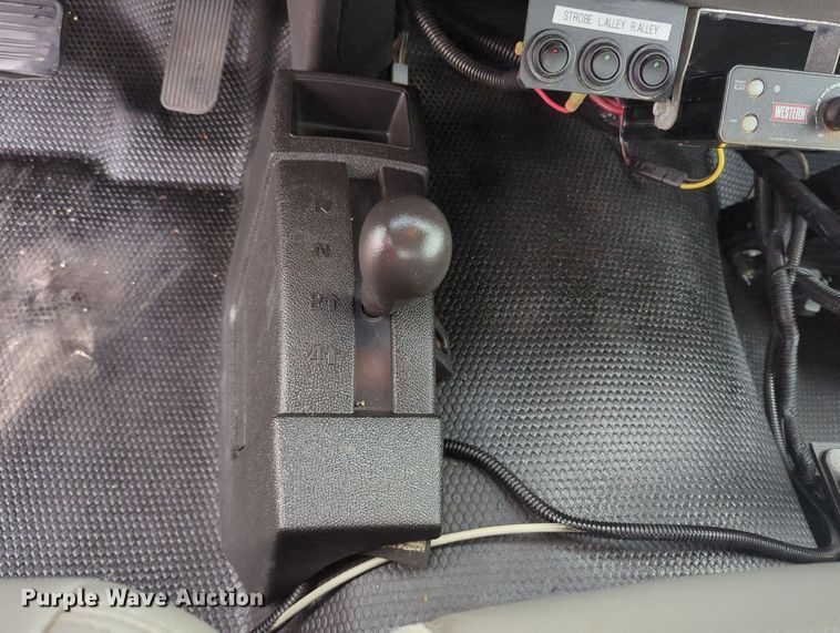 image for item MY9372 2011 Chevrolet 3500HD  utility bed pickup truck