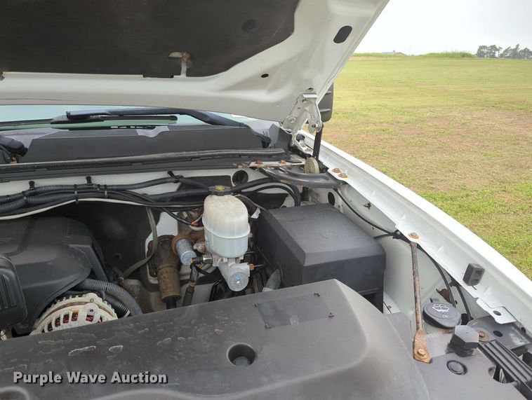 image for item MY9372 2011 Chevrolet 3500HD  utility bed pickup truck