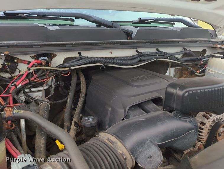 image for item MY9372 2011 Chevrolet 3500HD  utility bed pickup truck