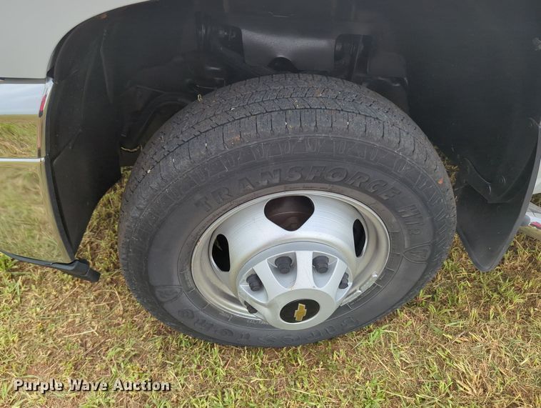 image for item MY9372 2011 Chevrolet 3500HD  utility bed pickup truck