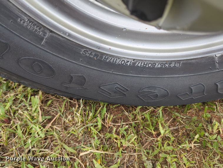 image for item MY9372 2011 Chevrolet 3500HD  utility bed pickup truck