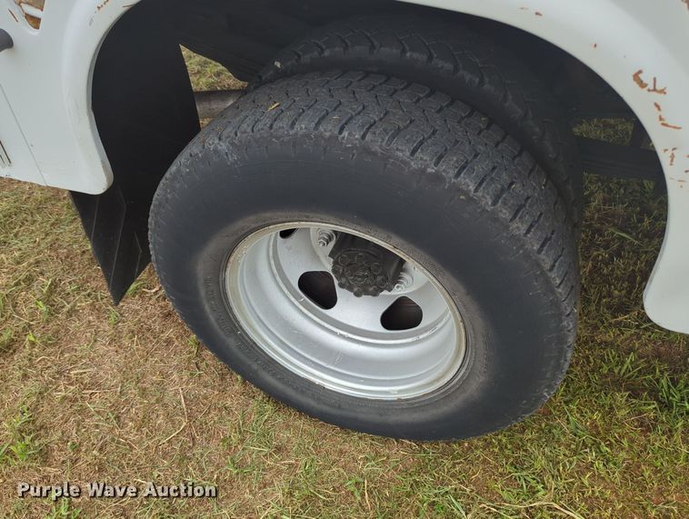 image for item MY9372 2011 Chevrolet 3500HD  utility bed pickup truck