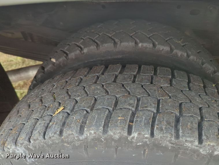 image for item MY9372 2011 Chevrolet 3500HD  utility bed pickup truck