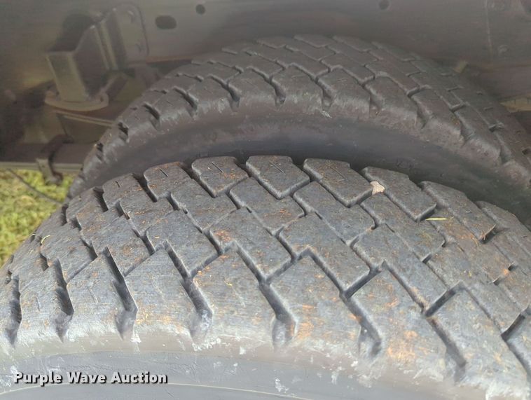 image for item MY9372 2011 Chevrolet 3500HD  utility bed pickup truck