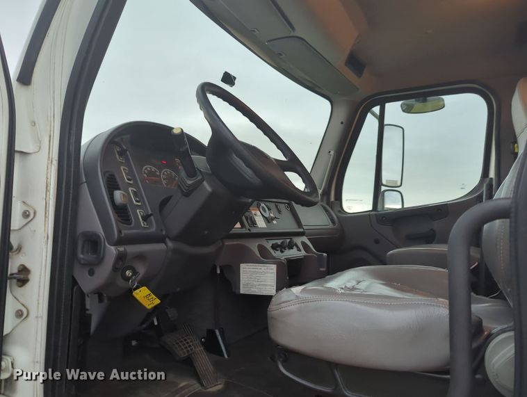 image for item MY9374 2014 Freightliner M2  box truck