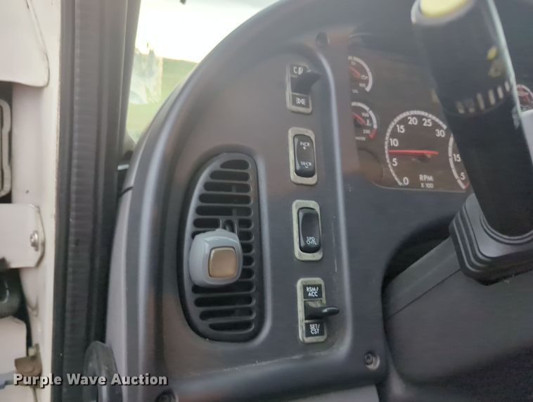 image for item MY9374 2014 Freightliner M2  box truck