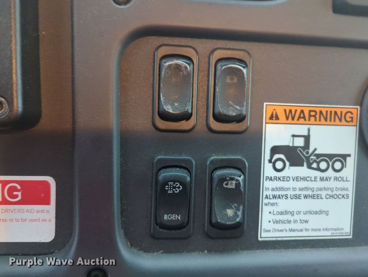 image for item MY9374 2014 Freightliner M2  box truck