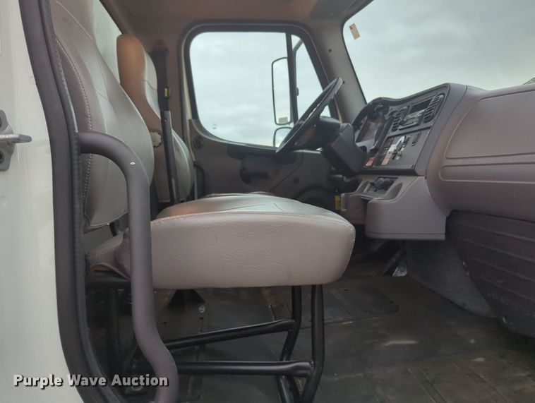 image for item MY9374 2014 Freightliner M2  box truck