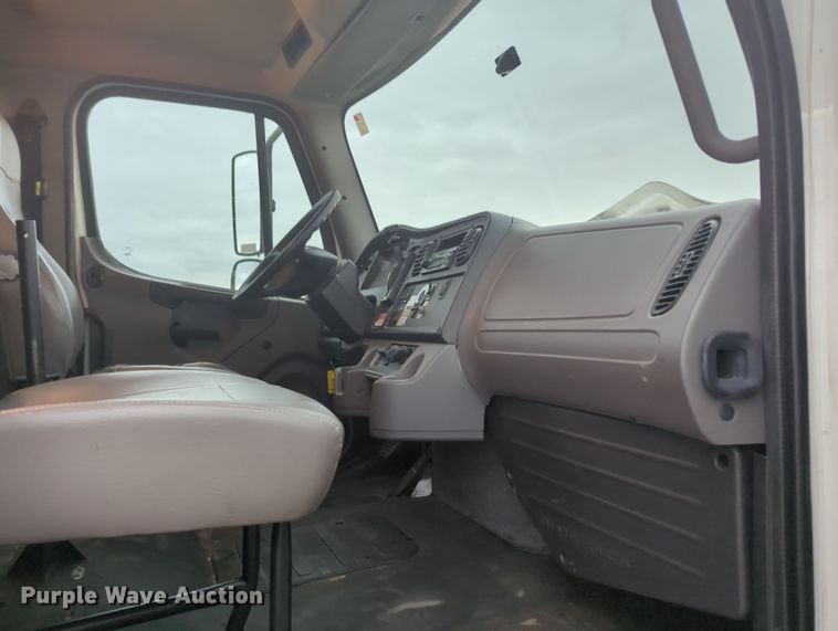 image for item MY9374 2014 Freightliner M2  box truck