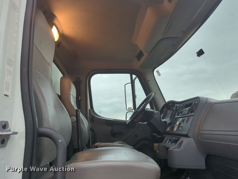 image for item MY9374 2014 Freightliner M2  box truck