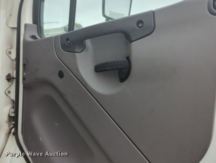 image for item MY9374 2014 Freightliner M2  box truck