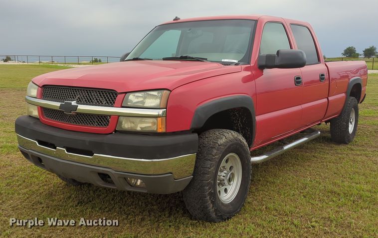 image for item MY9375 2003 Chevrolet Silverado 2500HD  Crew Cab pickup truck