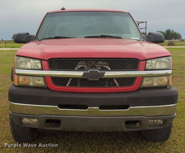 image for item MY9375 2003 Chevrolet Silverado 2500HD  Crew Cab pickup truck