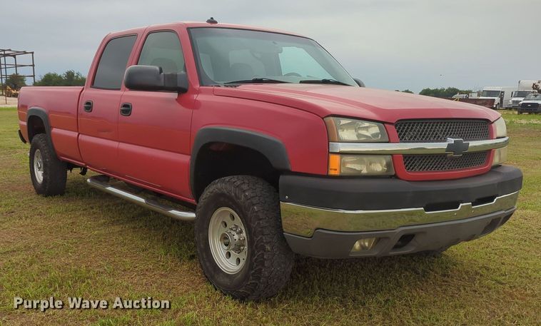 image for item MY9375 2003 Chevrolet Silverado 2500HD  Crew Cab pickup truck