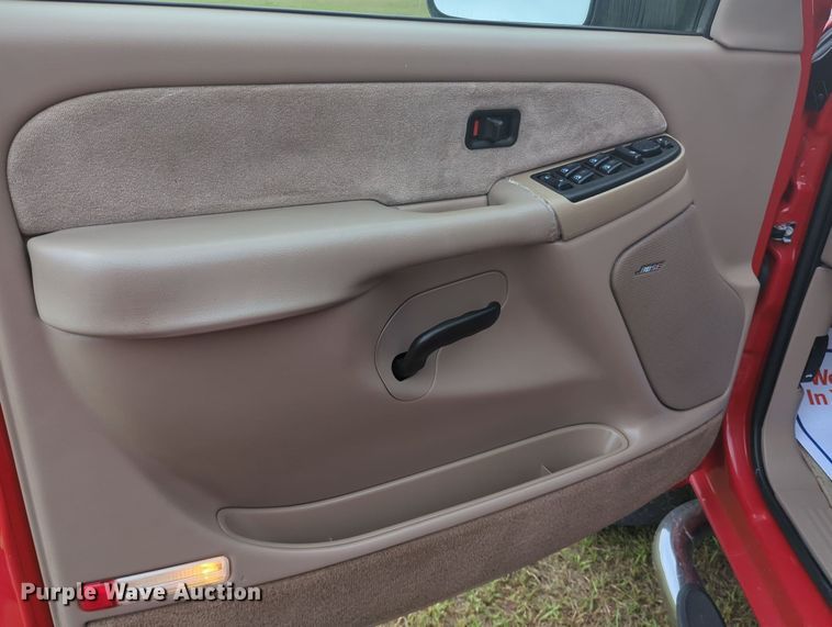 image for item MY9375 2003 Chevrolet Silverado 2500HD  Crew Cab pickup truck