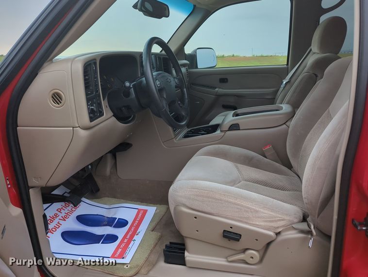 image for item MY9375 2003 Chevrolet Silverado 2500HD  Crew Cab pickup truck