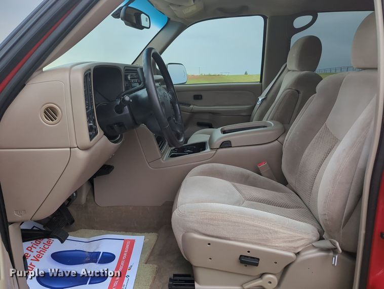 image for item MY9375 2003 Chevrolet Silverado 2500HD  Crew Cab pickup truck