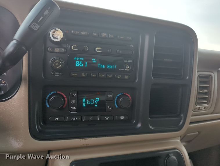 image for item MY9375 2003 Chevrolet Silverado 2500HD  Crew Cab pickup truck